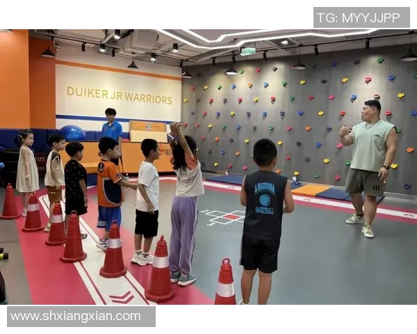 广州攀岩队的节奏揭秘:挑战极限与团队精神的完美结合 广州攀岩队的节奏揭秘:挑战极限与团队精神的完美结合